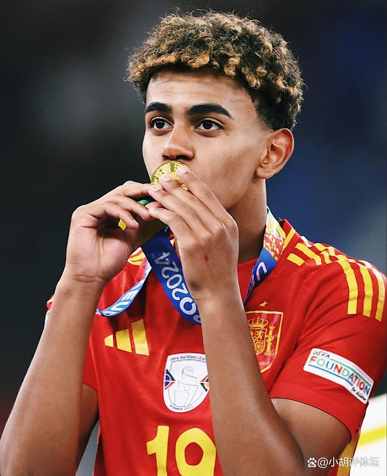 包含法兰克福围绕足总杯止住颓势转会期法兰克福调整名单以备欧冠，连对手都承认：德罗巴连续十五场比赛得分超过晋级的词条